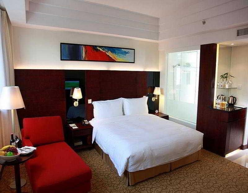 Holiday Inn Shanghai Hongqiao Central By Ihg Номер фото